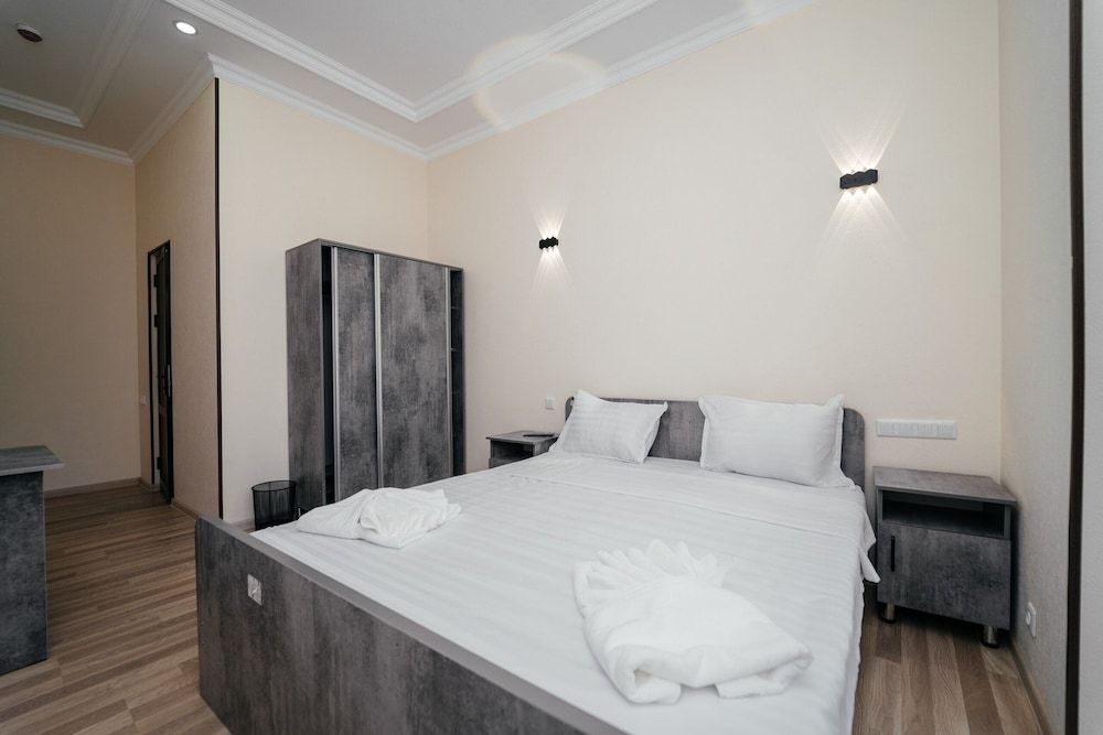 ZAAL Double Room, Pool View 2