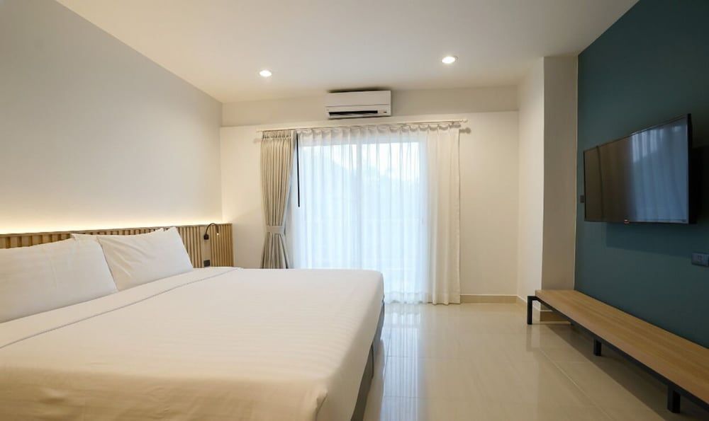 Manditel North Pattaya Deluxe Double Room 5