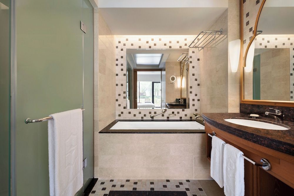 Hilton Muscat Al Bandar Room, 2 Twin Beds 3