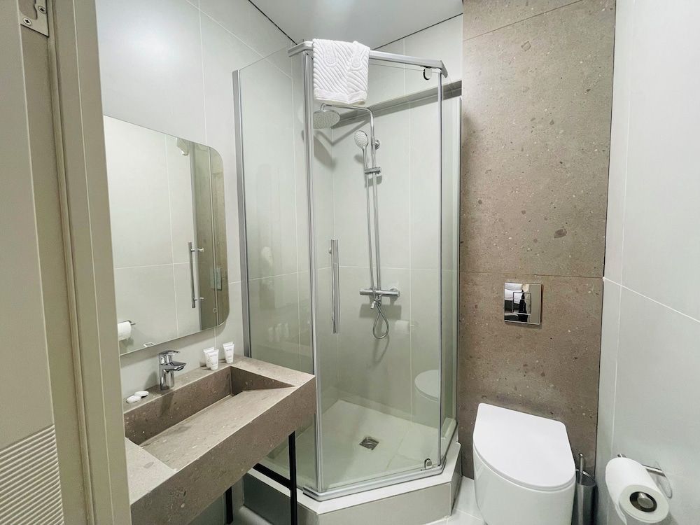 Naya Hotel Twin Room 9