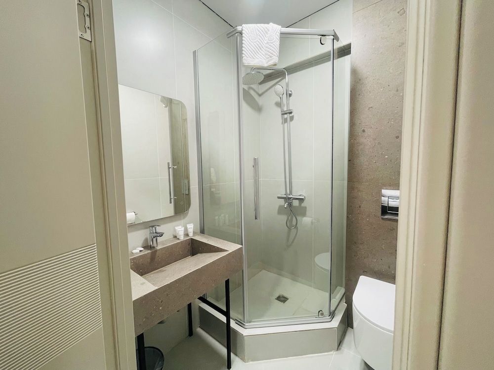 Naya Hotel Twin Room 8