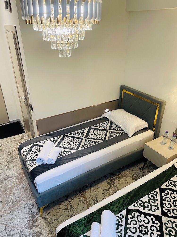 Naya Hotel Twin Room 6