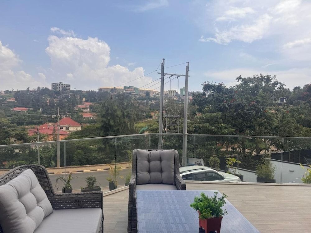 Cascadia Serviced Apartments Deluxe Studio, Balcony, City View 10