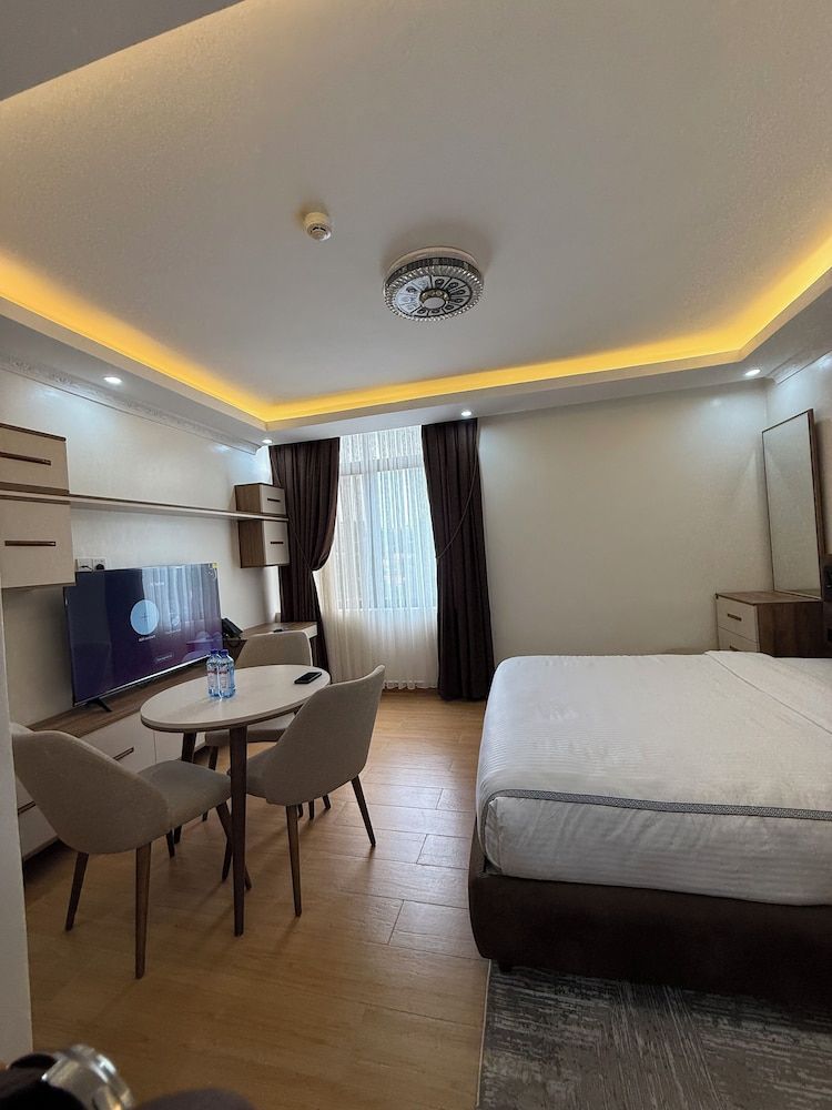 Cascadia Serviced Apartments Deluxe Studio, Balcony, City View 5