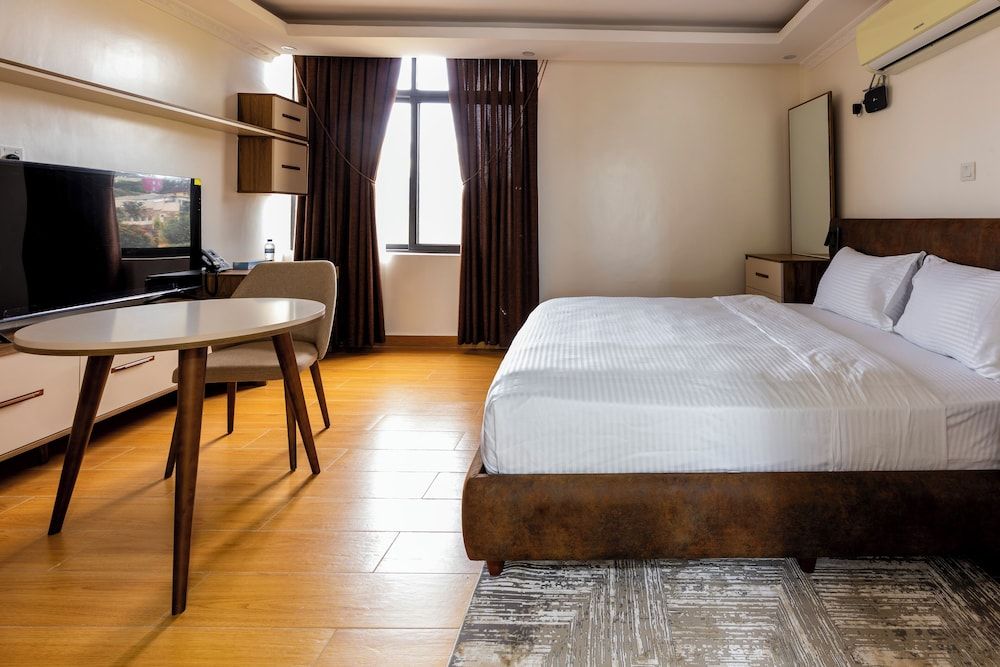 Cascadia Serviced Apartments Deluxe Studio, Balcony, City View 8