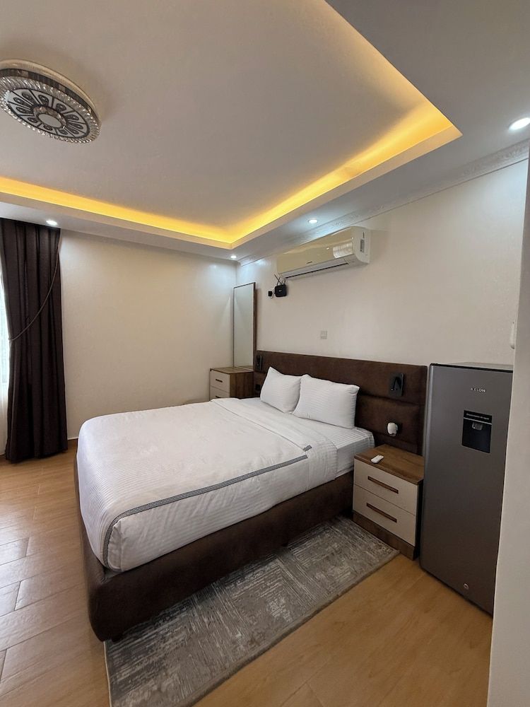 Cascadia Serviced Apartments Deluxe Studio, Balcony, City View 3