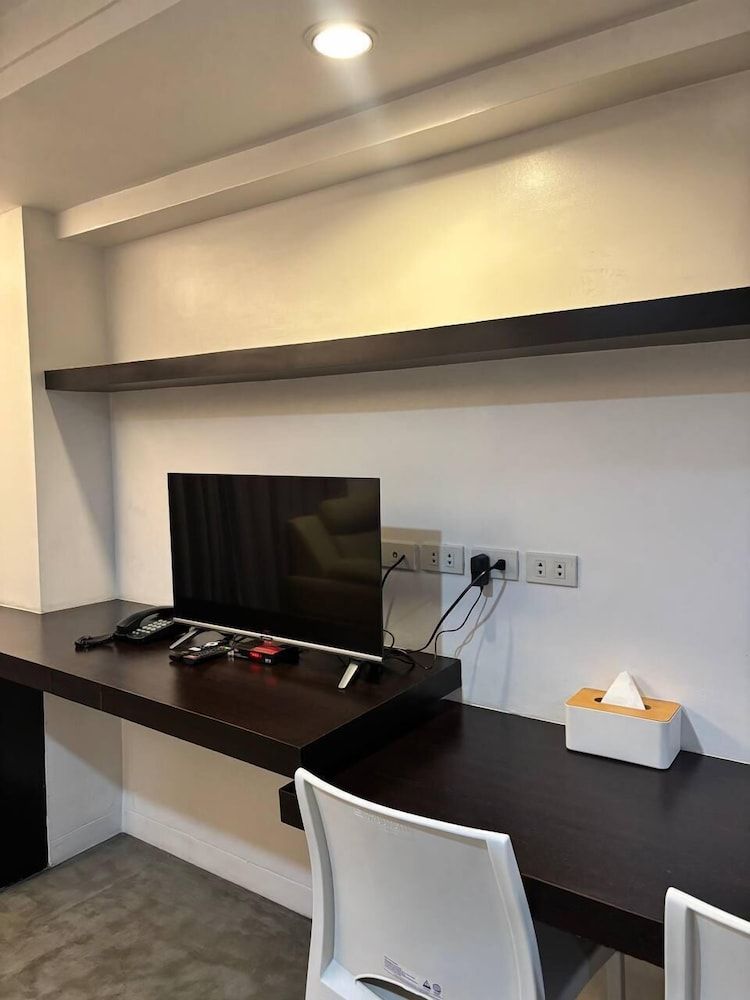 5880 Enriquez Residences Basic Studio, 1 Bedroom, City View 8