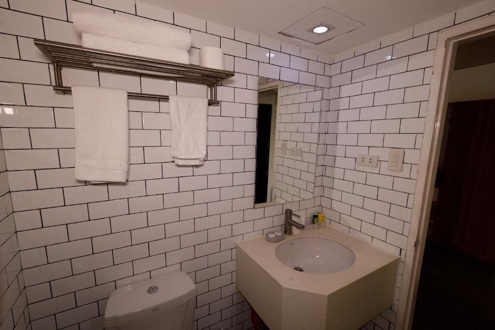 5880 Enriquez Residences Basic Studio, 1 Bedroom, City View 5