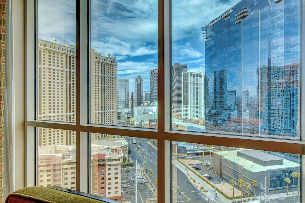 Luxurious MGM Strip View 07605 Balcony