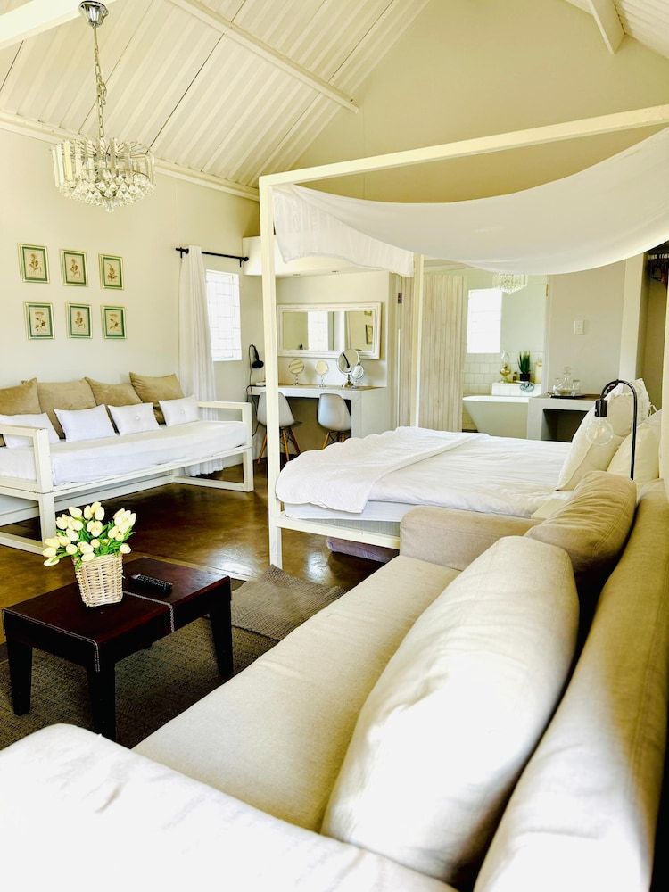 Conductor's Inn Luxury Suite