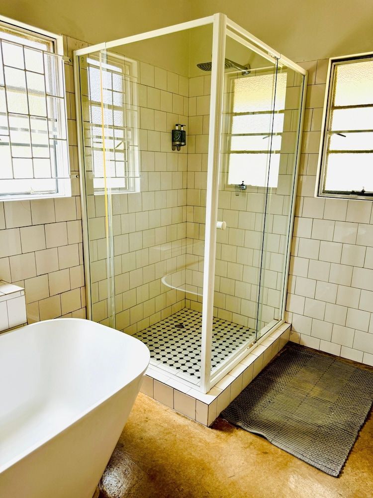 Conductor's Inn Luxury Suite 4