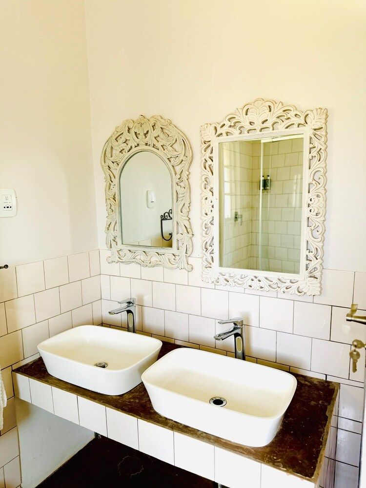 Conductor's Inn Luxury Suite 5