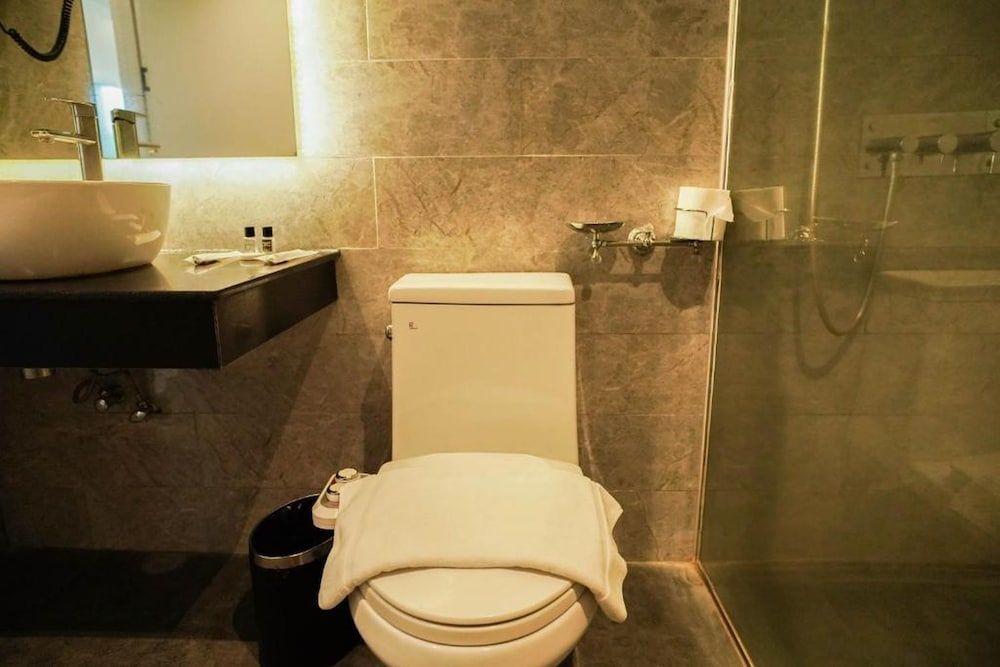 Dancenter Luxury Retreat Angeles City Deluxe Twin Room 4