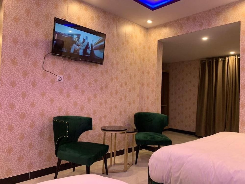 Dior One Hotel Deluxe Double Room 8