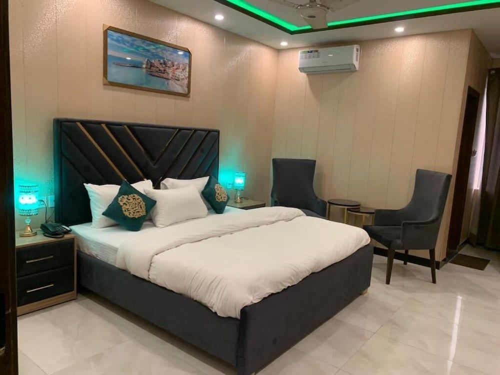 Dior One Hotel Deluxe Double Room 3