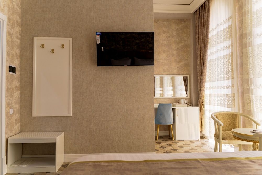 AYNIY HOTEL Deluxe Double Room 10