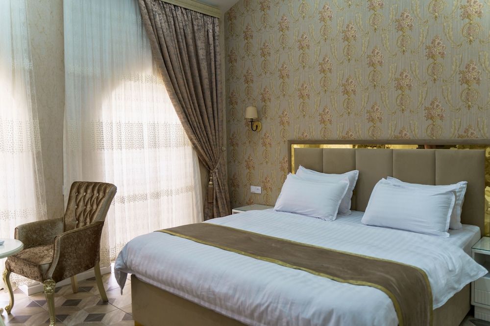 AYNIY HOTEL Deluxe Double Room 3