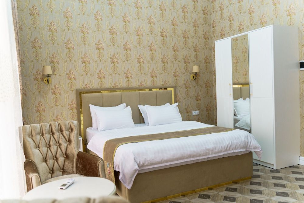 AYNIY HOTEL Deluxe Double Room