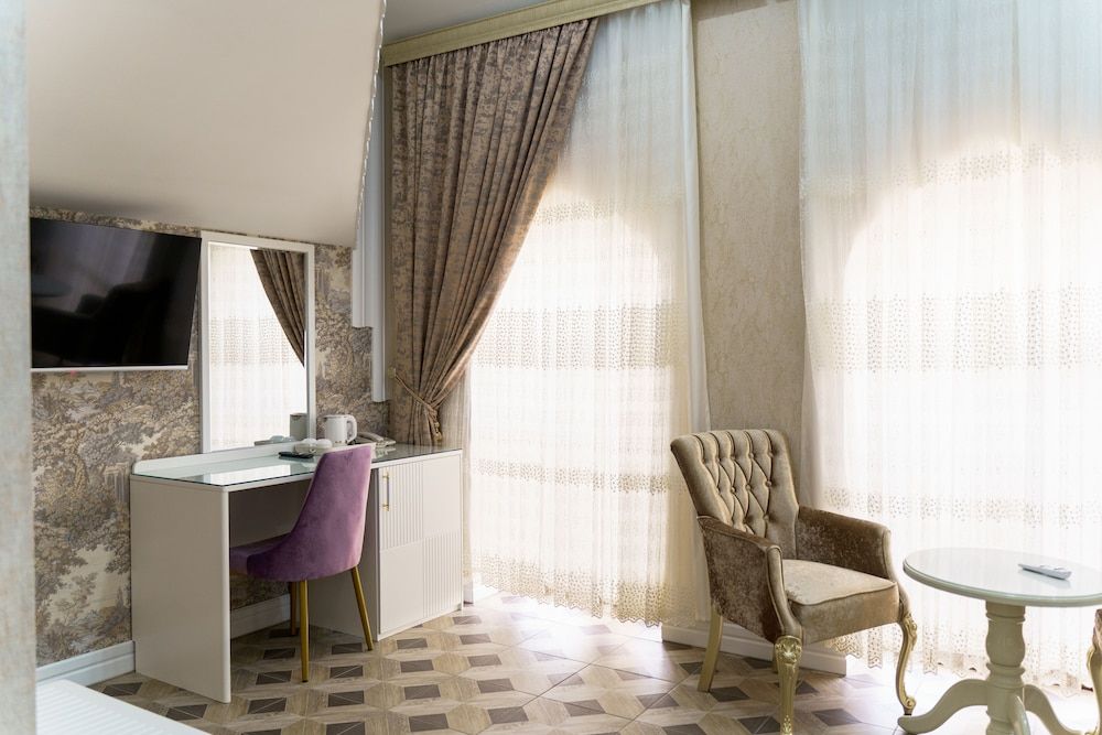 AYNIY HOTEL Deluxe Double Room 9