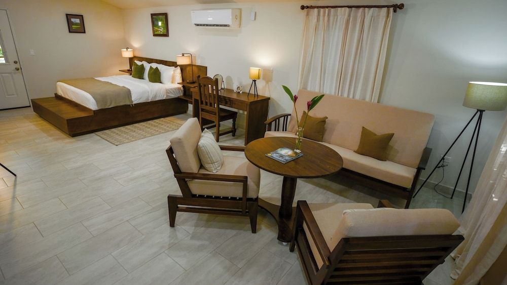 Roaring River Resort Deluxe Suite, River View 2