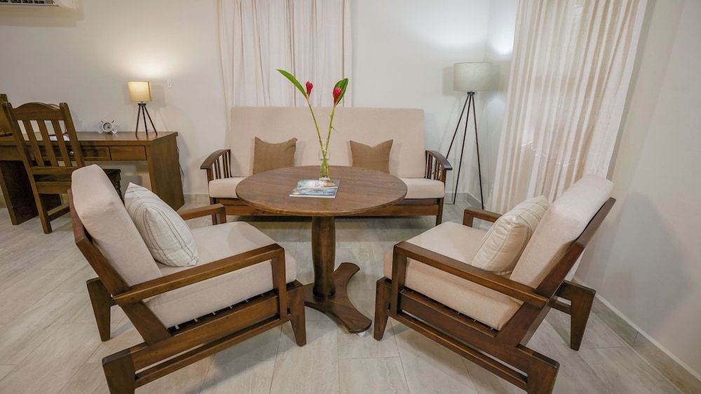 Roaring River Resort Executive Suite 6