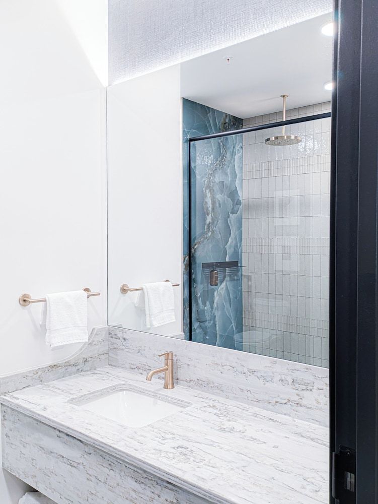 EXPLORE Marquette Historic District Luxury Studio Suite 13