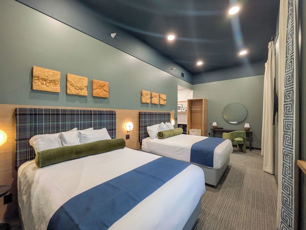 EXPLORE Marquette Historic District Luxury Studio Suite 3