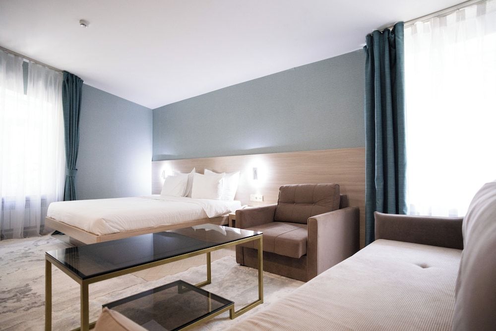 Resident Hotel Gogol Family Room 3