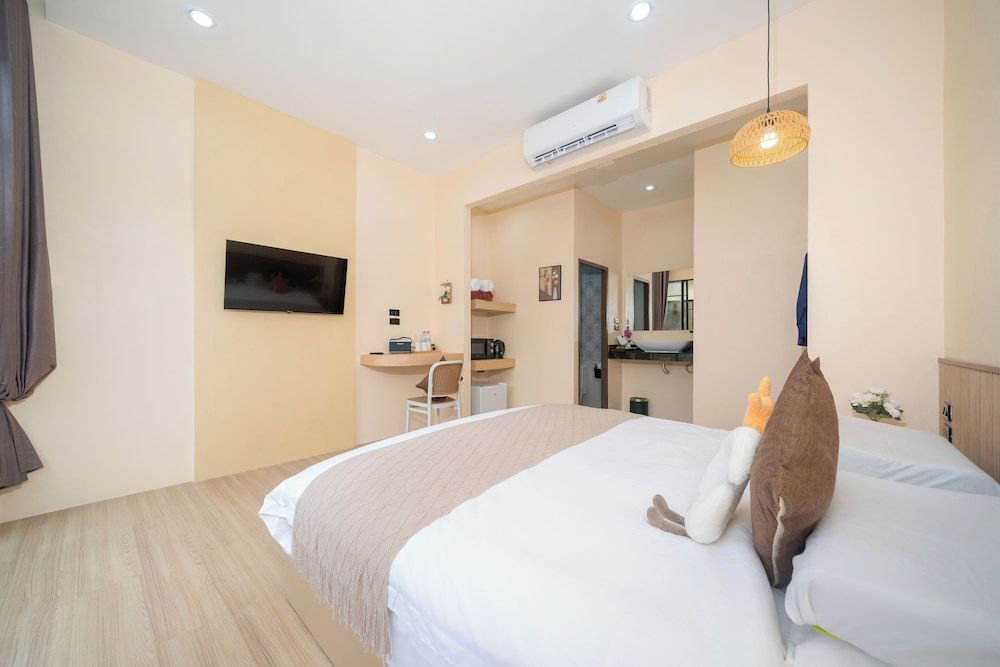 Amaleena Pool Access Deluxe Suite, Pool View 6