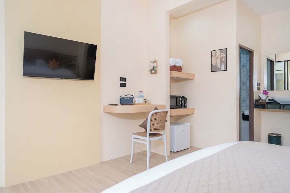 Amaleena Pool Access Deluxe Suite, Pool View 24