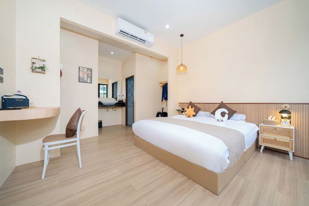 Amaleena Pool Access Deluxe Suite, Pool View 5