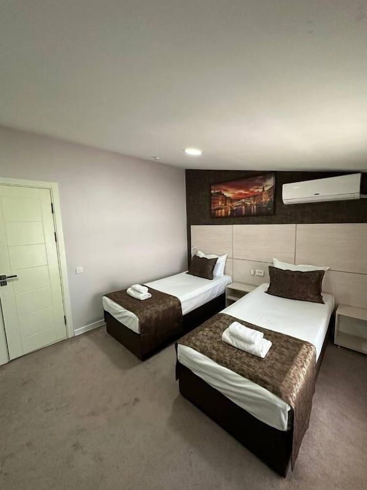 City Hotel Standard Twin Room 2