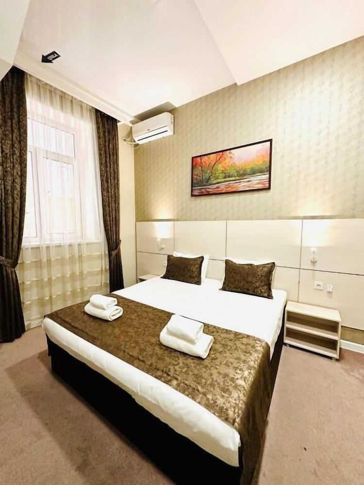 City Hotel Superior Double Room 4