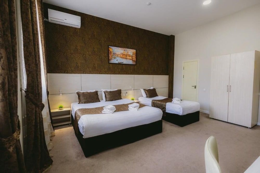 City Hotel Family Room 2