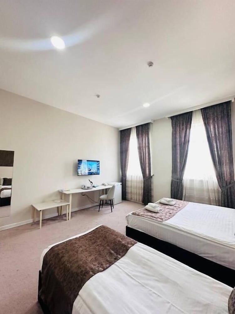 City Hotel Family Room 5