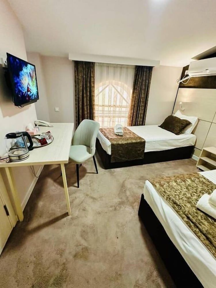 City Hotel Standard Twin Room 7