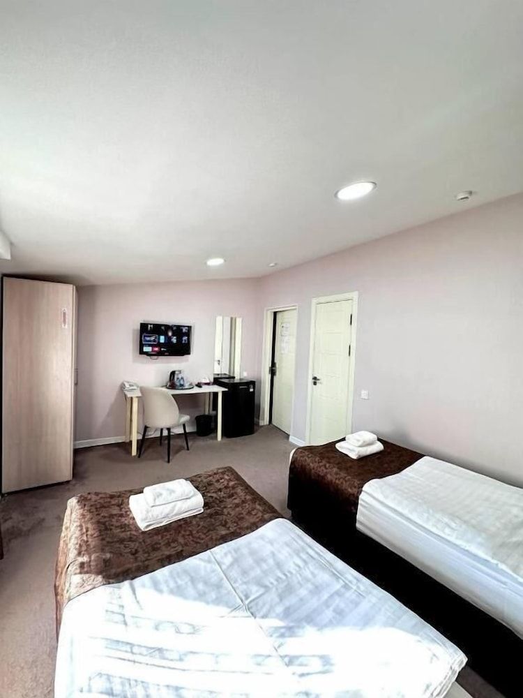 City Hotel Standard Twin Room 4