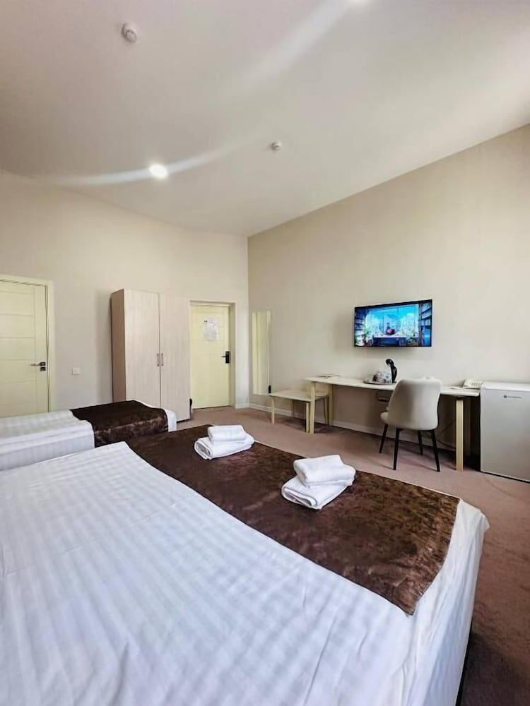 City Hotel Family Room 4