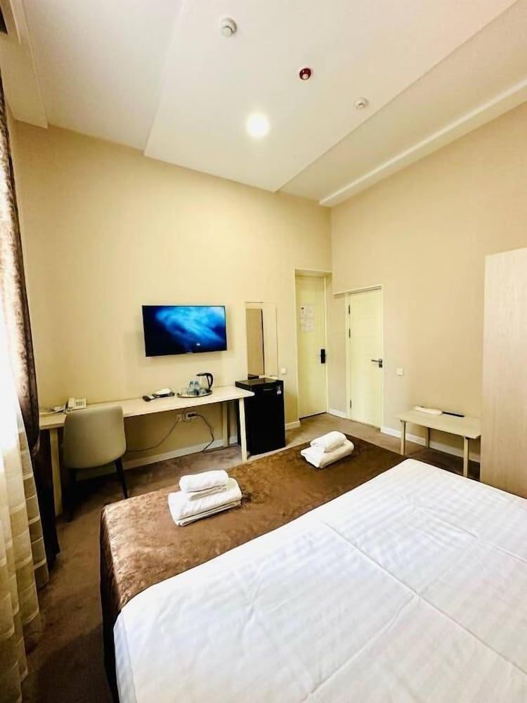 City Hotel Superior Double Room 6