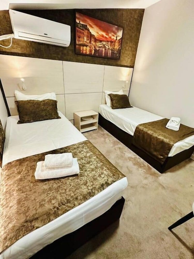 City Hotel Standard Twin Room 3