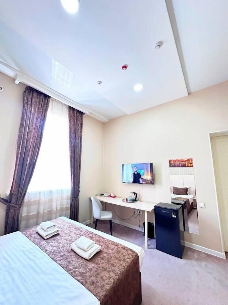 City Hotel Superior Double Room 7