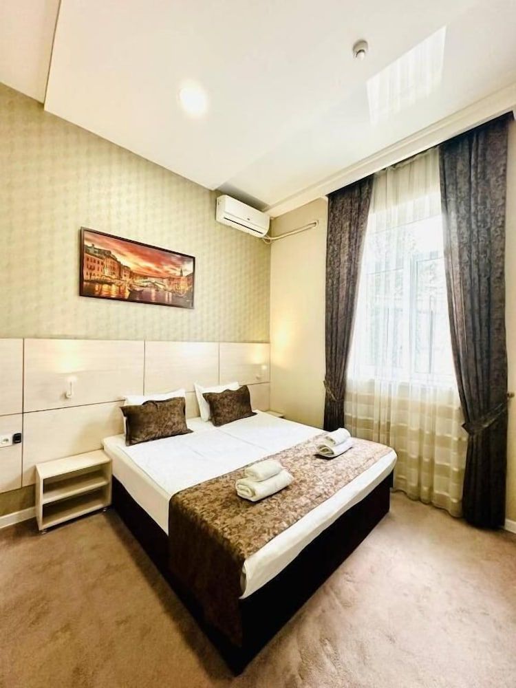 City Hotel Superior Double Room 5