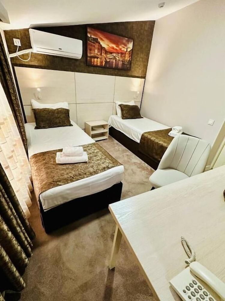 City Hotel Standard Twin Room 5