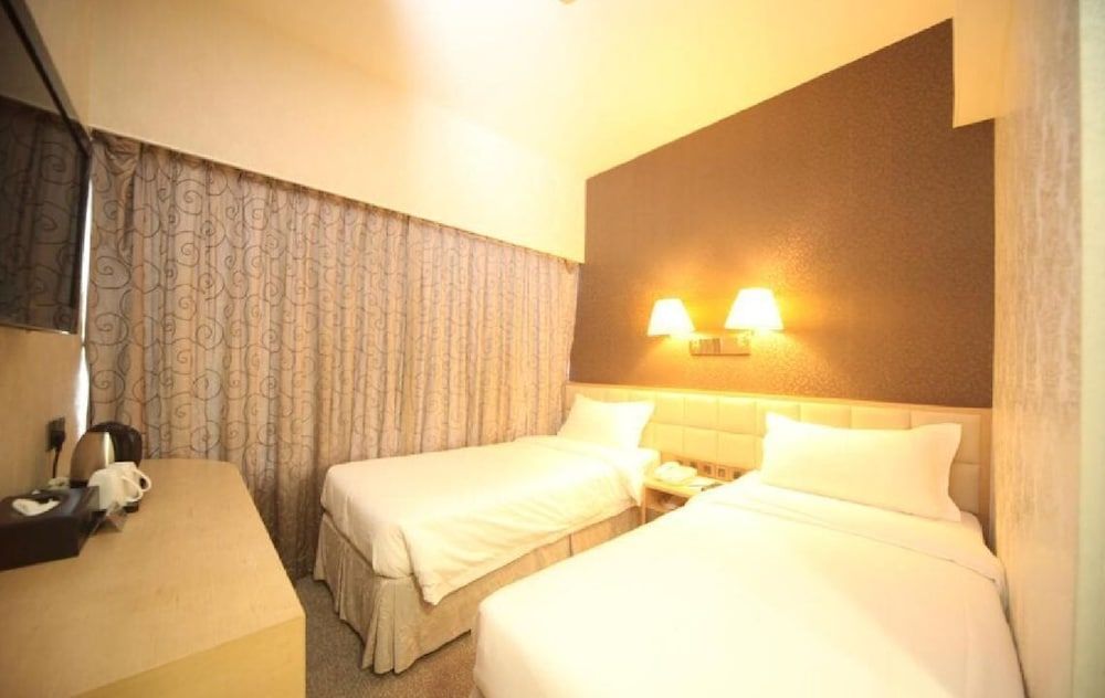 H1 hotel Superior Twin Room, City View 3