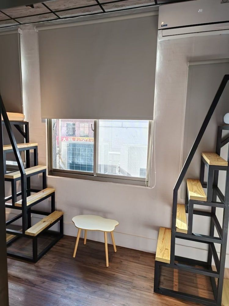 North Coast Hostel Economy Triple Room, City View 4