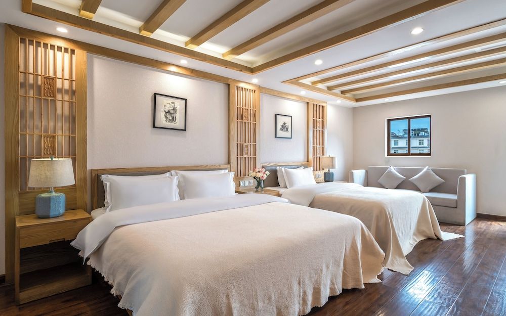 Lijing Gemmer Hotel Comfort Triple Room, Courtyard View 3