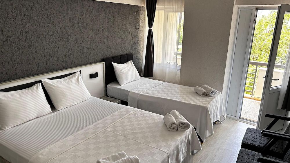 Ephesus Nobel Otel Comfort Triple Room, Balcony, City View