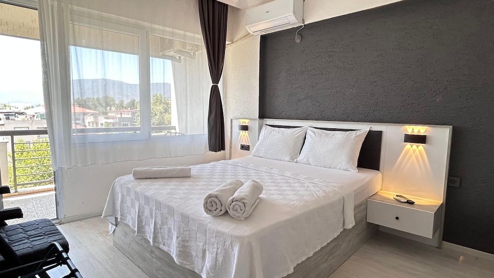 Ephesus Nobel Otel Standard Double Room, Balcony, City View 3