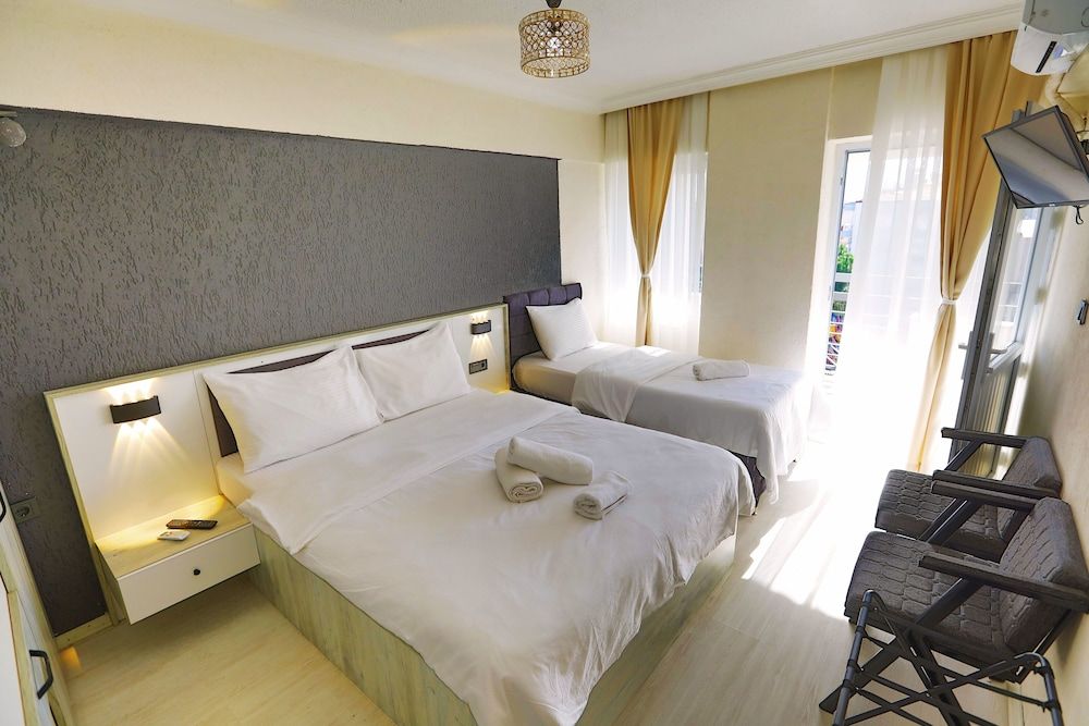 Ephesus Nobel Otel Comfort Triple Room, Balcony, City View 2