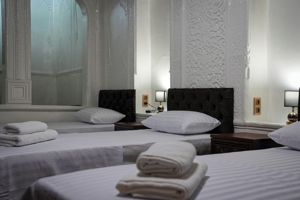 Learmara Guest House Classic Triple Room 7